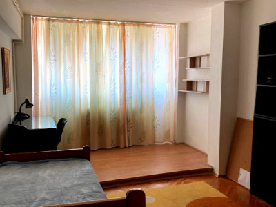 Apartament  de vanzare 4 camere, zona Piata Marasti