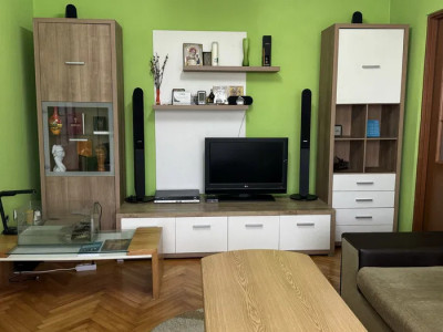 Apartament cu 3 camere de vanzare zona Parc Colina