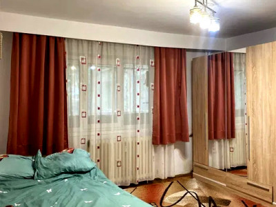 Apartament de vanzare 2 camere decomandat strada Mehedinti