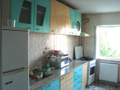 Apartamnt 3 camere de vanzare zona Kaufland 