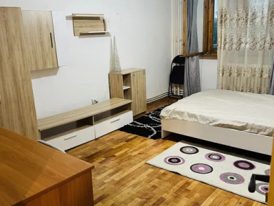 Apartament de vanzare 3 camere  decomandat zona Cocosu de Aur