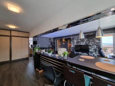 Apartament spatios si promitator  de vanzare in cartierul Andrei Muresanu