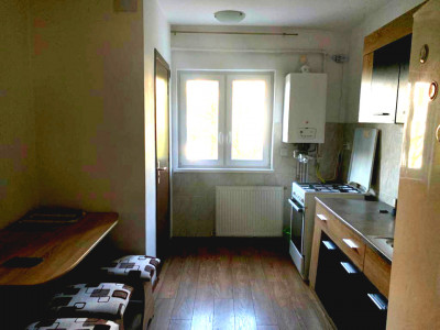 Apartament cu  4 camere de inchiriat zona Piata Zorilor