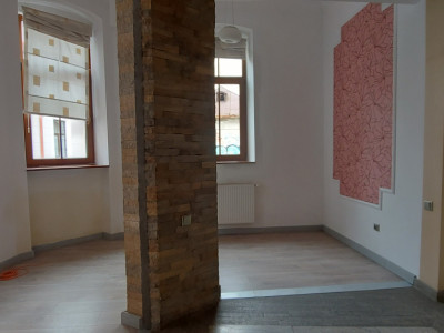 Spatiu comercial /birouri de vanzare in centru strada Paul  Chinezu