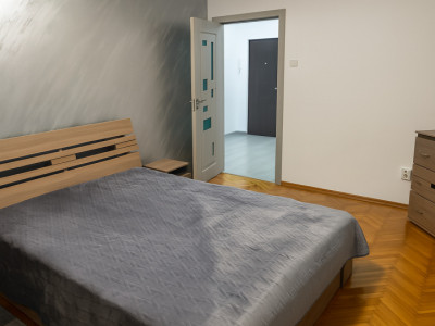Apartament modern cu 3 camere + balcon, lângă transport și magazine – chirie