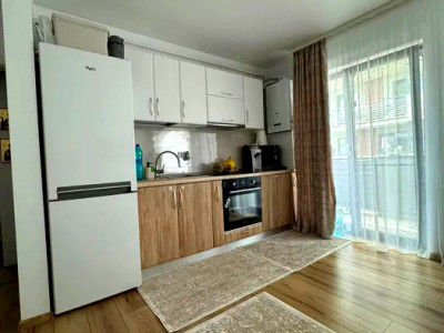 Apartament de vanzare 3 camere, zona Intre Lacuri cu parcare