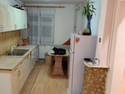 Aparatment de vanzare 3 camere zona Intre Lacuri etaj 1 