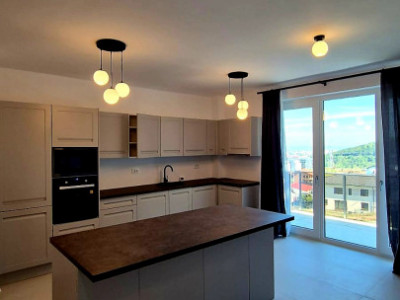 Apartament de inchiriat 3 camere zona Vivo Mall 