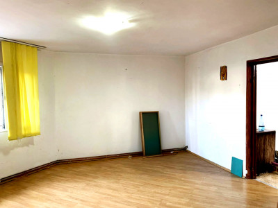 Apartament de vanzare 3 camere zona Piata Ion Mester