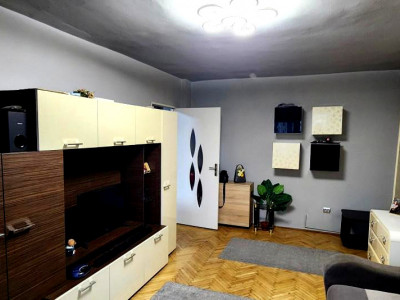 Apartament de vanzare 3 camere,zona Piata Ion Mester