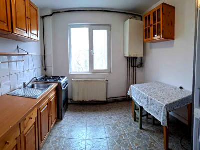 Apartament de vanzare 3 camere zona Complexului Diana