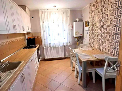 Apartament de vanzare 3 camere zona Spitalului de Recuperare Zorilor