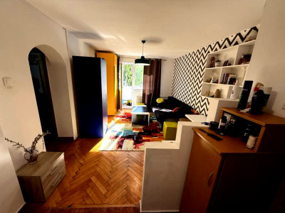 Apartament  de vanzare 2 camere etaj 1 zona Piata Hermes