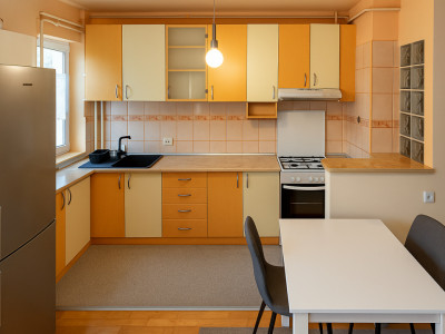 Apartament cu 2 camere, finisat și mobilat, cu balcon închis – Mănăștur.