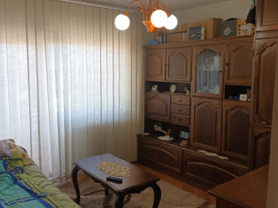 Apartament de vanzare 3 camere, zona Spitalului de Recuperare