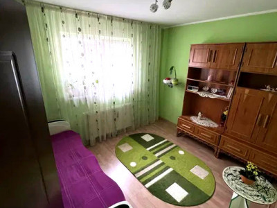 Apartament de vanzare 3 camere zona scolii Liviu Rebreanu