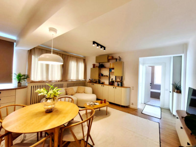 Apartament  recent renovat de vanzare ,2 camere centru, Piata Mihai Viteazu