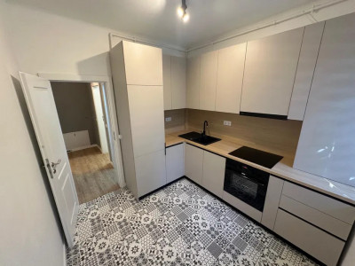 Apartament de vanzare 2 camere renovat zona strazii Horea