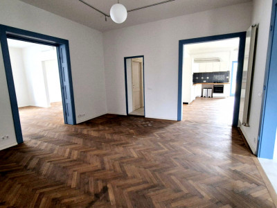 Casa individuala cu locuri de parcare de inchiriat pentru spatiu birouri