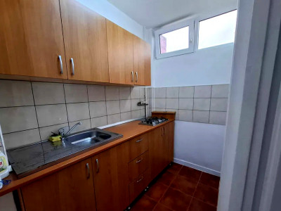 Garsoniera de inchiriat zona Mercur