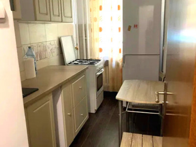 Apartament cu  2 camere de vanzare,  zona Piata Hermes