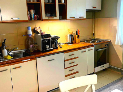 Apartament cu 3 camere de vanzare, zona Pod Calvaria Manastur