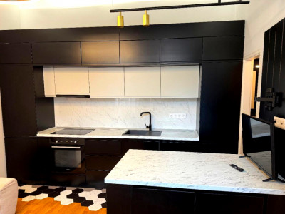 Apartament 2 camere semidecomandat , renovat, centru-Piata Mihai Viteazu mobilat