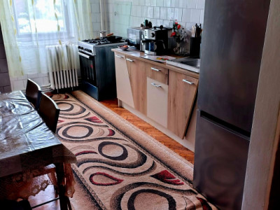 Apartament cu  4 camere  de vanzare, cartier Manastur strada Brates 