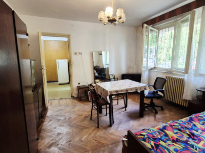 Apartament cu 2 camere de vanzare  zona Hotel Royal 