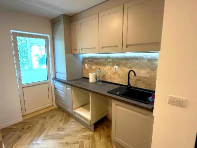 Apartament modern de vanzare cu 2 camere, etaj 2, zona Pod Calvaria