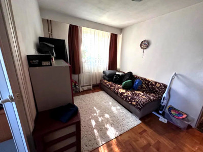 Apartament 3 camere semidecomandat de vânzare – Strada Bușteni, Cluj-Napoca