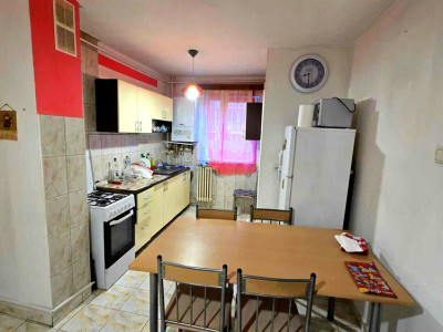 Apartament de vanzare cu 3 camere Manastur zona Piata Flora 