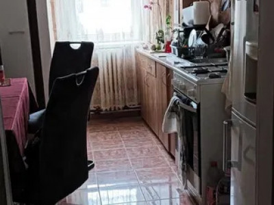 Apartament  3 camere decomandat zona Piata Flora 