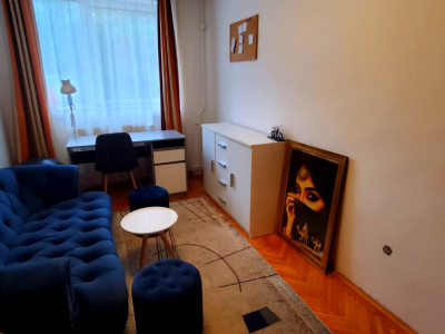 Apartament cu 3 camere de vanzare,decomandat zona Iulius Mall
