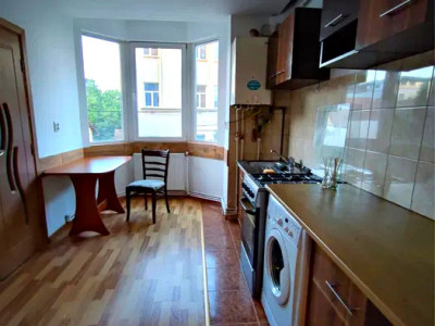 Apartament cu   2 camere de vanzare in apropiere de    Facultatea de Litere 