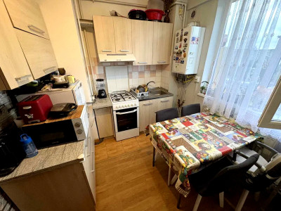 Apartament cu 2 camere de vanzare strada Baisoara