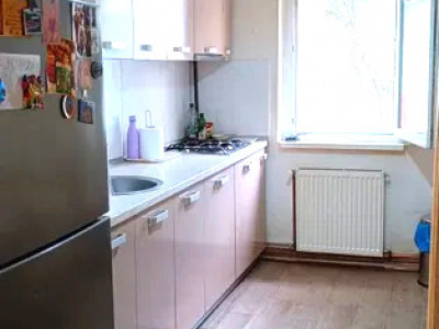 Apartament cu 3 camere de vanzare zona Piata Ion Mester