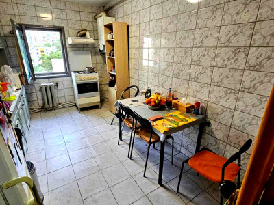 Apartament cu   4 camere  de vanzare zona Piata Ion Mester 