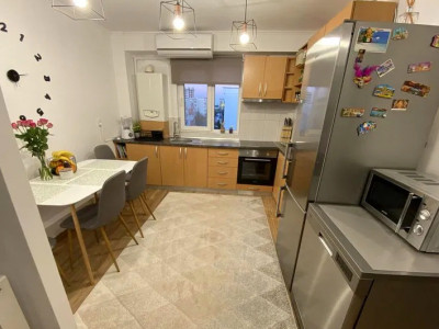 Apartament renovat de vanzare, 2 camere decomandat, Manastur