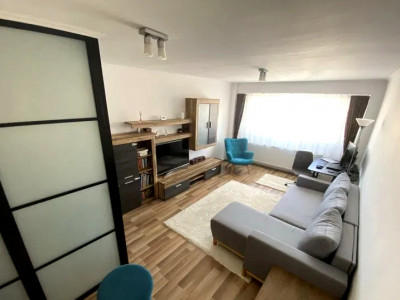 Apartament renovat de vanzare, 2 camere decomandat, Manastur