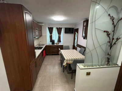 Apartament spațios, 3 camere, 77 mp, parter înalt, parcare – Str. Agricultorilor