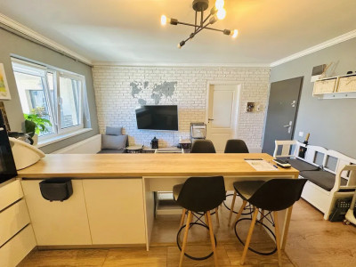 Apartament cu 3 camere de vânzare – zonă Răzoare, aproape de Vivo Cl