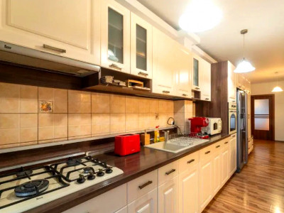 Apartament  3 camere Centru  zona Facultatii de Litere 