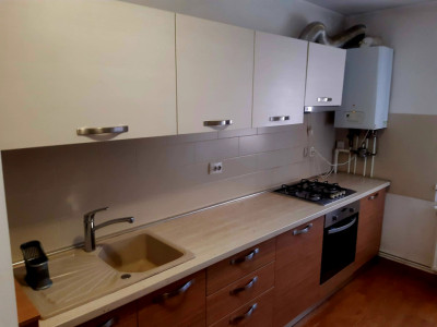 Apartament cu 4 camere de inchiriat,cartier Zorilor