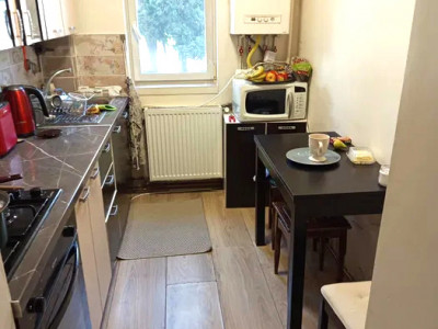 Apartament cu  3 camere de vanzare,  Manastur zona Petrom