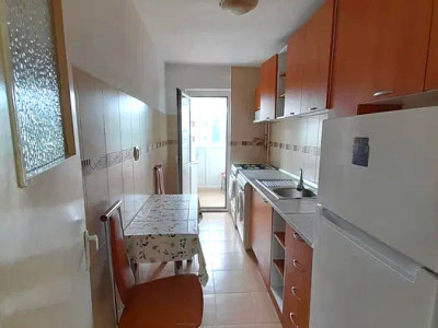 Apartament cu 3 camere de vanzare zona La Terenuri