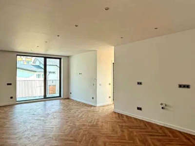 Apartament de vanzare cu  3 camere imobil nou zona Intre Lacuri 