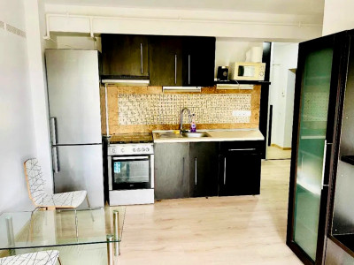 Apartament complet mobilat cu parcare, într-un bloc nou pe Edgard Quinet 