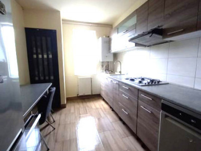 Apartament 3 camere zona Hotel Royal