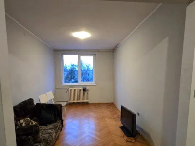 Apartament de vanzare cu 3 camere, zona Plopilor Vechi
